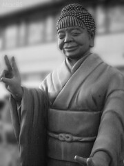Bronze statue of Ayanokoji